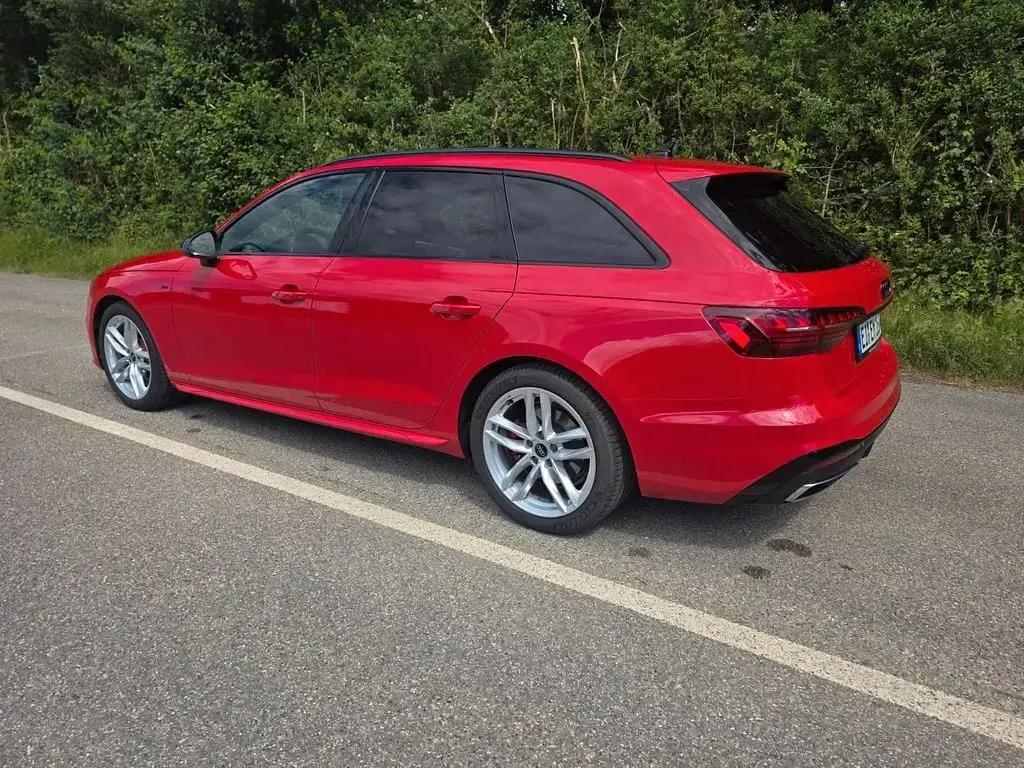 Gebraucht Audi A4 S-Line 204 PS (150 kW) 2023 Rot Kombi