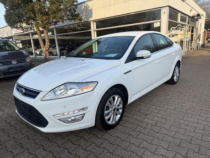 Weiß Gebraucht 2013 Ford Mondeo Champions Edition Limousine | 5.799 € (Superpreis) - Bild 1/4