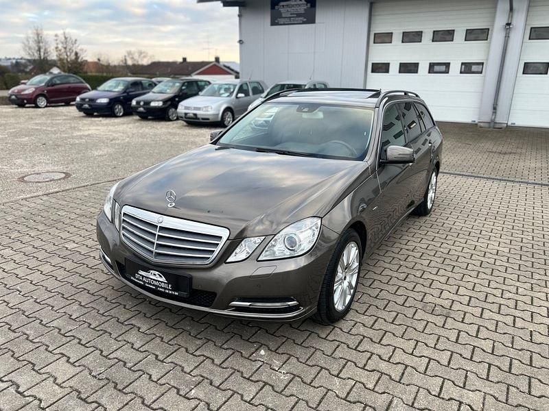 Grau Gebraucht 2011 Mercedes E350 Kombi | 9.650 € (Guter Preis) - Bild 1/4