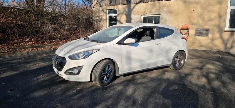 Weiß Gebraucht 2014 Hyundai i30 Coupé | 6.200 € (Guter Preis) - Bild 1/4