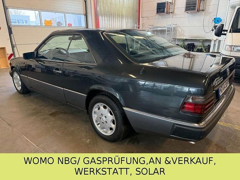 Gebraucht Mercedes E300 179 PS (131 kW) 1992 Schwarz Coupé