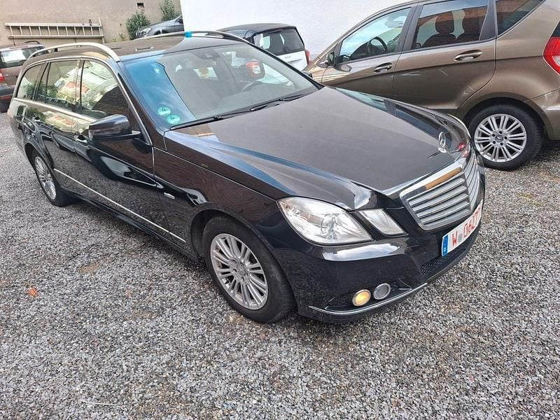 Obsidianschwarz Gebraucht 2010 Mercedes E220 Kombi | 5.390 € (Superpreis) - Bild 1/4