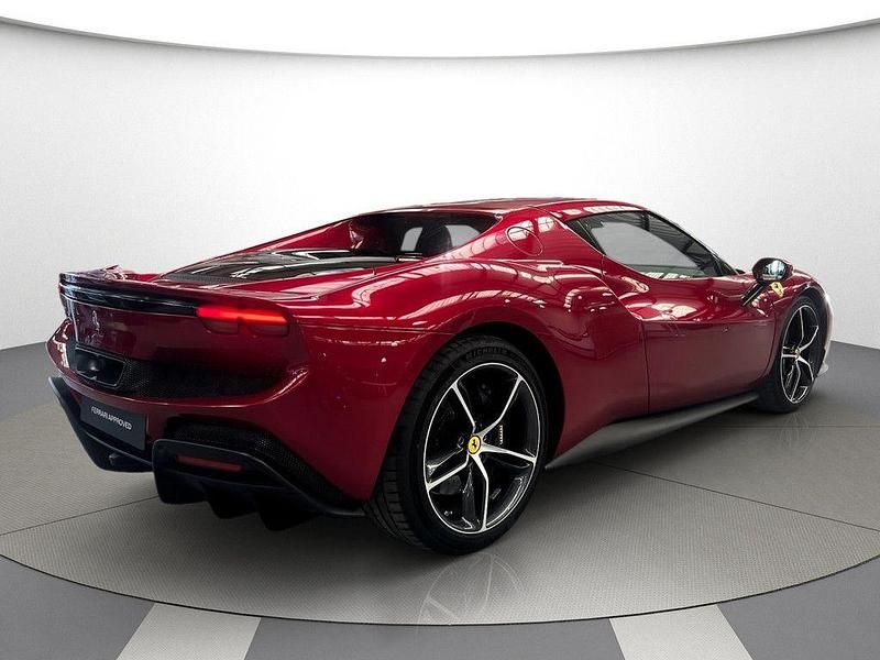 Gebraucht Ferrari 296 830 PS (610 kW) 2024 Rot Limousine