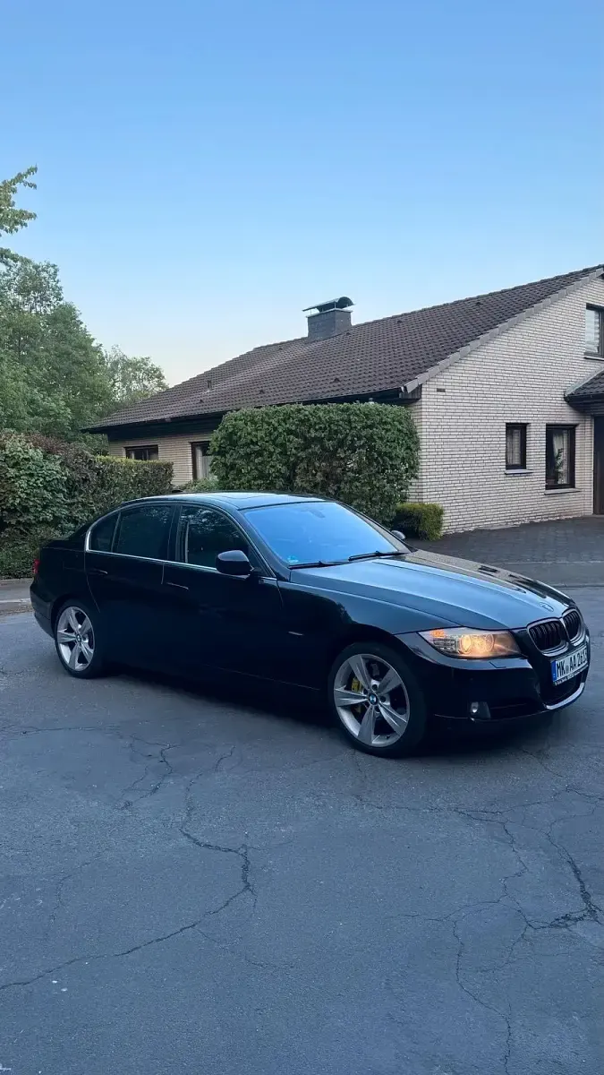 Używany BMW 330 245 KM (180 kW) 2009 Czarny Sedan/Limuzyna