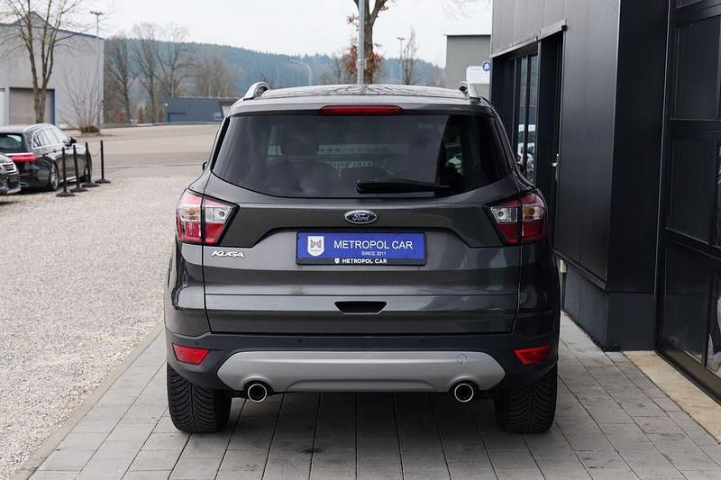 Gebraucht Ford Kuga Trend 120 PS (88 kW) 2019 Grau SUV