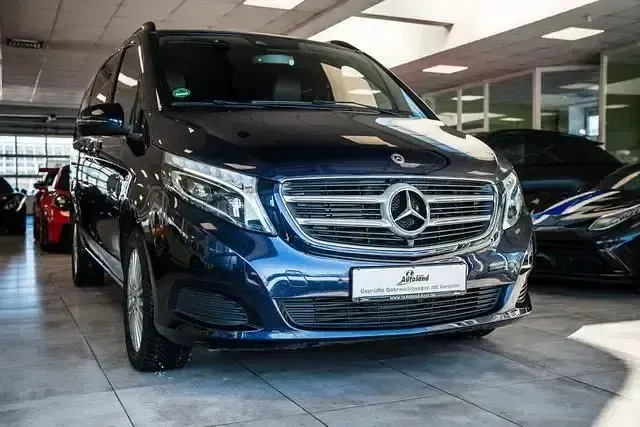 Gebraucht Mercedes V250 Avantgarde 190 PS (139 kW) 2018 Blau Van / Kleinbus