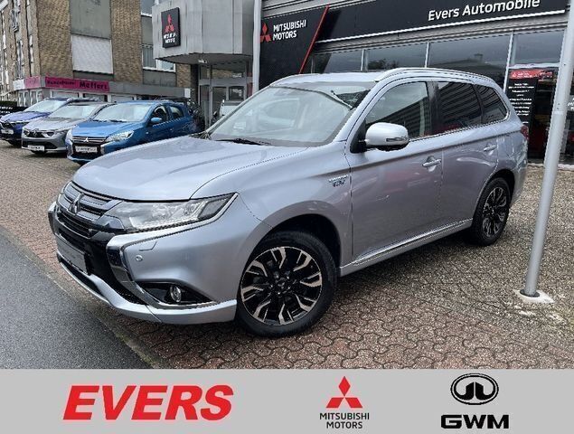 Coolsilber Gebraucht 2017 Mitsubishi Outlander P-HEV Top Limousine | 20.450 € (Fairer Preis) - Bild 1/4