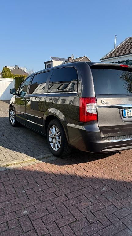 Gebraucht Lancia Voyager 177 PS (130 kW) 2015 Grau Van / Kleinbus