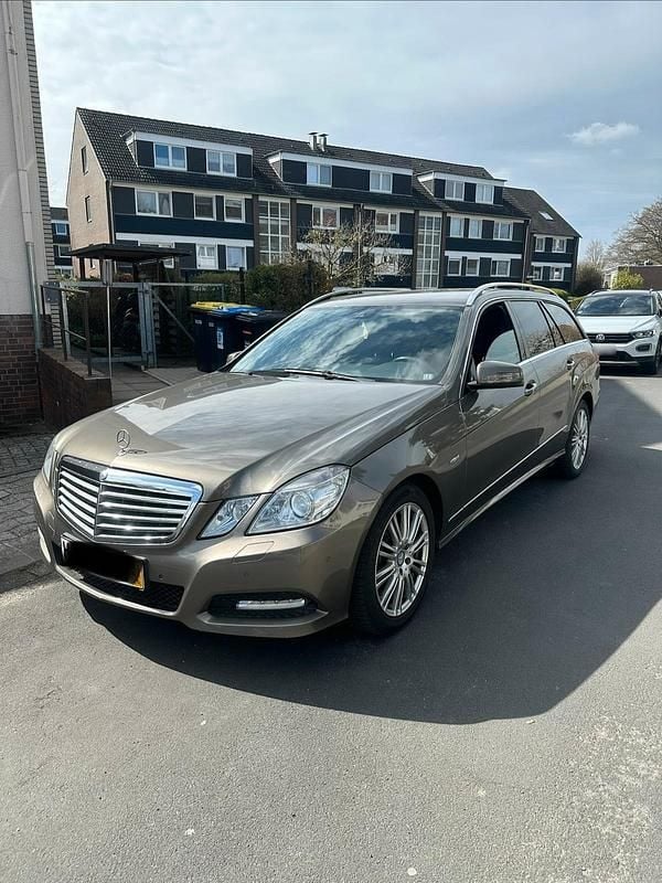 Gebraucht Mercedes E350 265 PS (194 kW) 2011 Grau Kombi