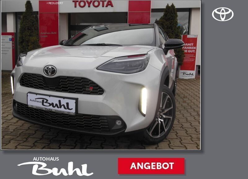 Dynamic grey metallic Gebraucht 2023 Toyota Yaris Cross Sport SUV | 26.992 € (Etwas zu teuer) - Bild 1/4