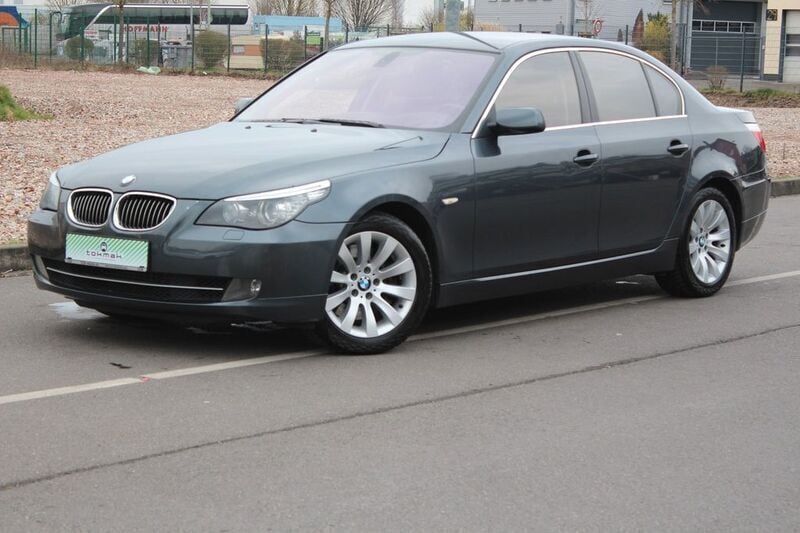 Platingrau metallic Gebraucht 2008 BMW 540 Limousine | 5.790 € - Bild 1/4