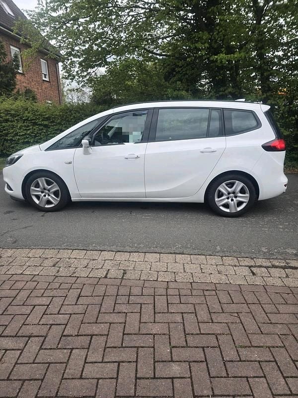 Weiß Gebraucht 2017 Opel Zafira Van / Kleinbus | 9.500 € - Bild 1/4