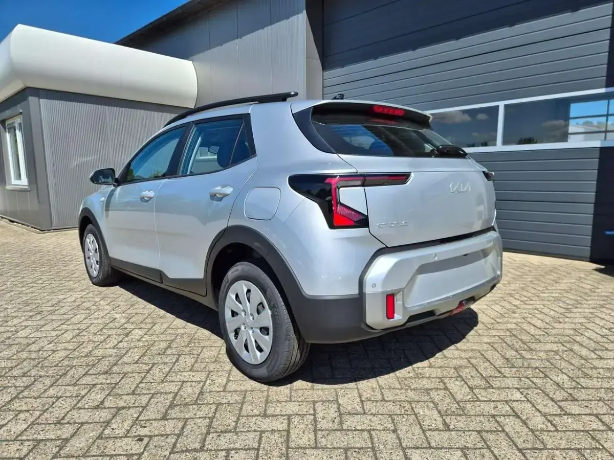Neu Kia Stonic 116 PS (85 kW) 2026 Sparkling silver metallic SUV