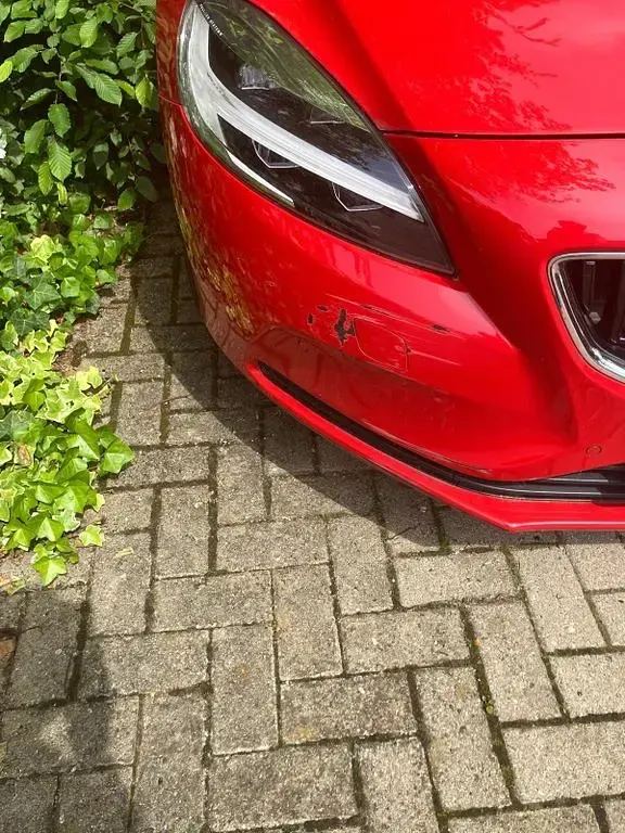 Gebraucht Volvo V40 152 PS (111 kW) 2017 Rot Limousine