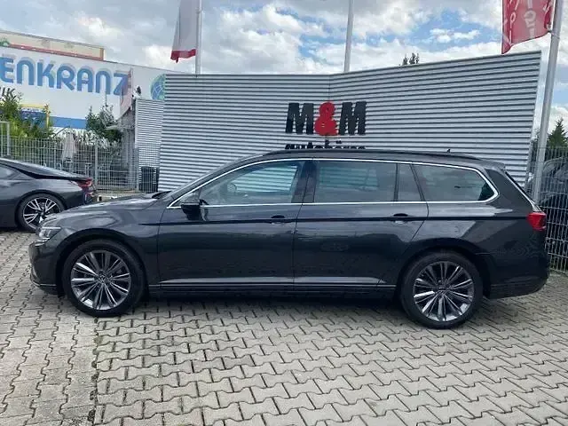 Gebraucht VW Passat Business 200 PS (147 kW) 2023 Grau Kombi