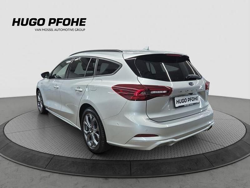Gebraucht Ford Focus ST-Line X 125 PS (91 kW) 2023 Moondust silver Kombi