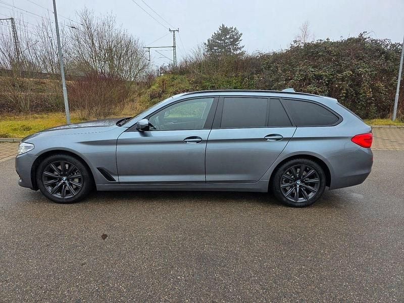 Grau Gebraucht 2019 BMW 530 Luxury Line Kombi | 24.500 € (Guter Preis) - Bild 1/4