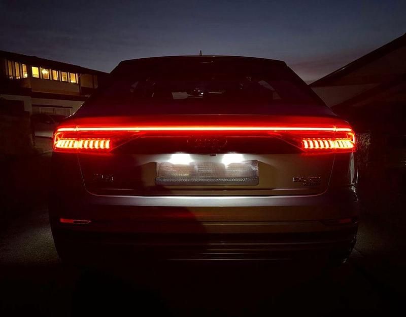 Gebraucht Audi Q8 S-Line 286 PS (210 kW) 2019 Silber SUV