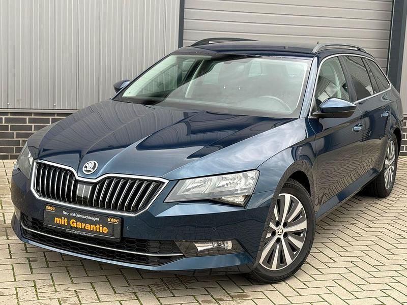 Blau Gebraucht 2016 Skoda Superb GreenLine Kombi | 10.900 € (Fairer Preis) - Bild 1/4