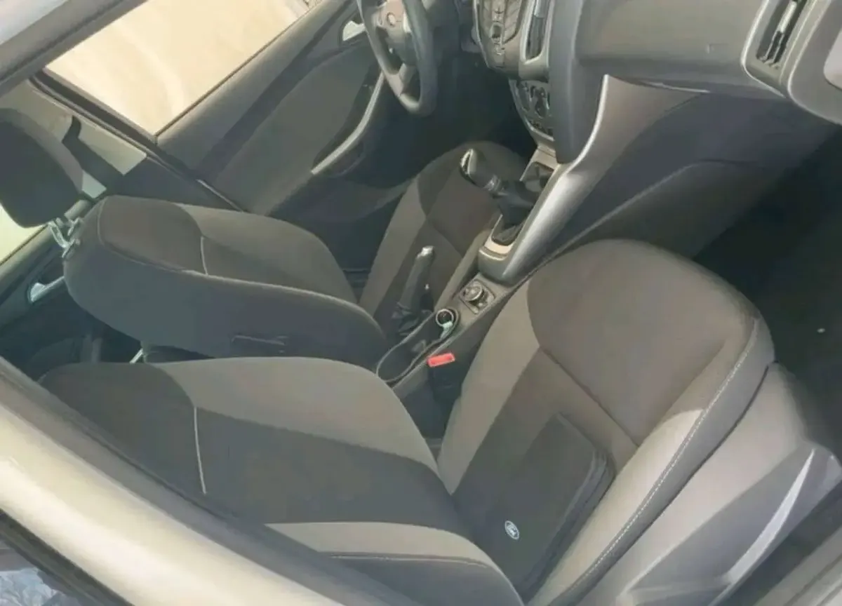 Gebraucht Ford Focus Trend 150 PS (110 kW) 2014 Polarsilber metallic Kombi