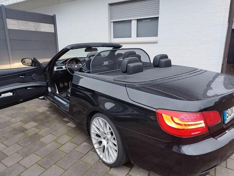 Gebraucht BMW 325 Cabriolet M Sport 218 PS (160 kW) 2012 Schwarz Cabrio