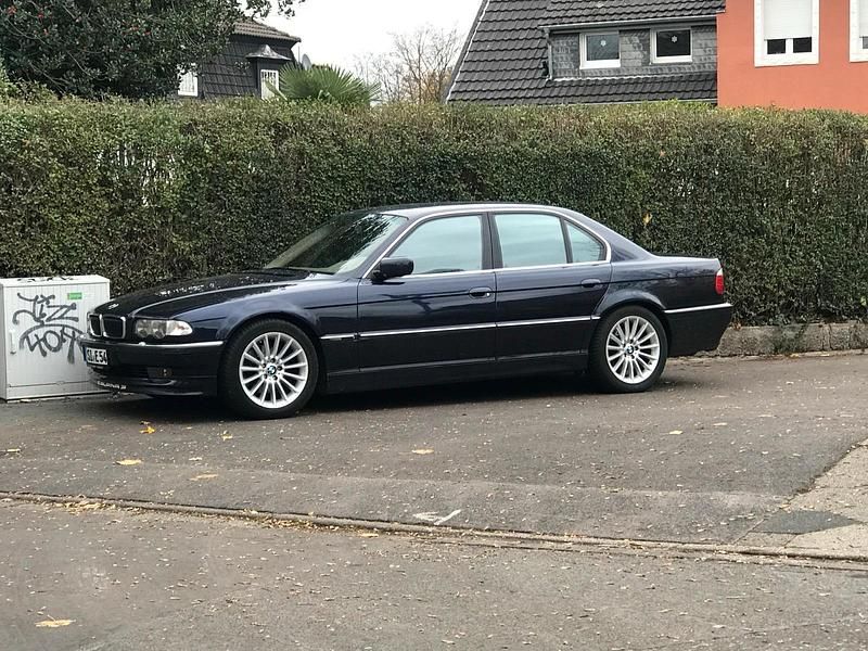 Gebraucht BMW 740 289 PS (212 kW) 2001 Blau Limousine