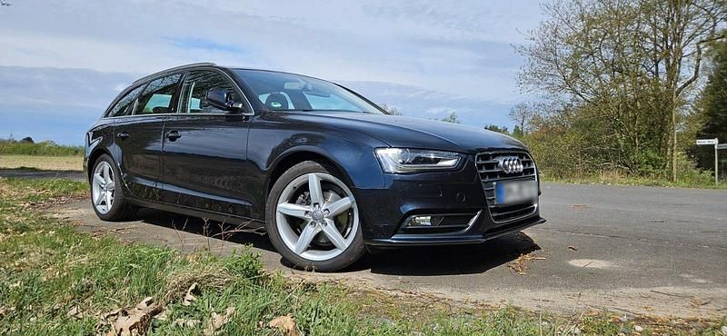 Gebraucht Audi A4 170 PS (125 kW) 2014 Blau Kombi