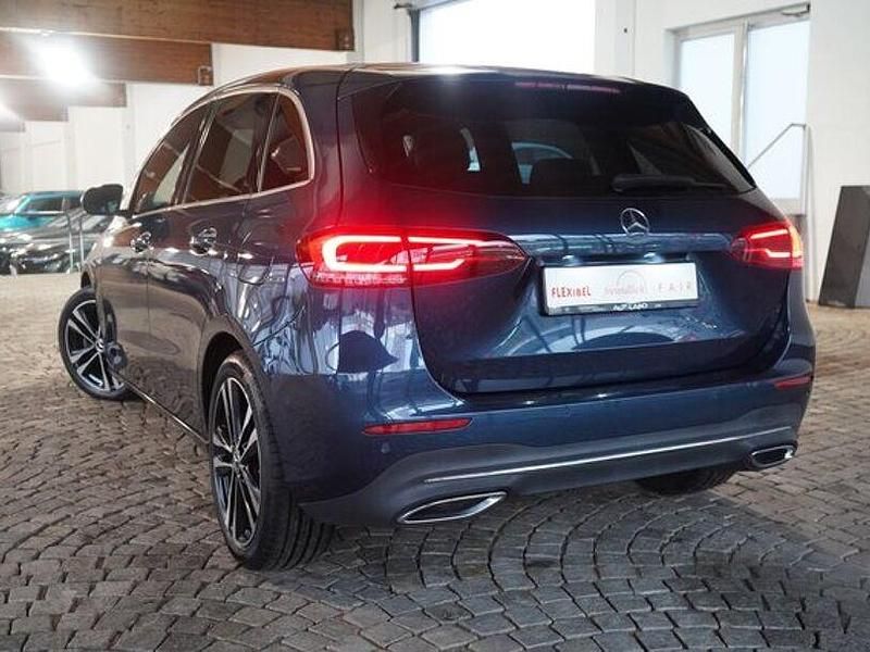 Gebraucht Mercedes B200 Progressive 150 PS (110 kW) 2019 Blau Van / Kleinbus