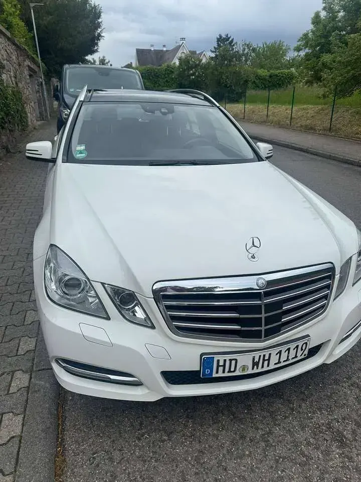 Gebraucht Mercedes E250 Avantgarde 204 PS (150 kW) 2011 Weiß Kombi