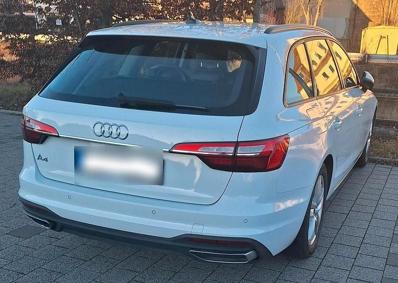 Second-hand Audi A4 Comfort 163 CP (119 kW) 2022 Alb Break