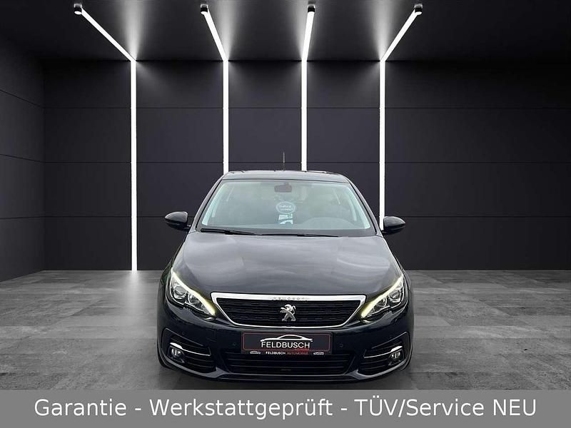 Gebraucht Peugeot 308 Active 110 PS (80 kW) 2018 Noir perla nera Kleinwagen
