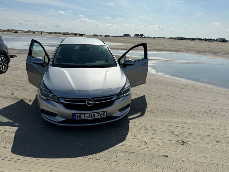 Grau Gebraucht 2019 Opel Astra Kombi | 13.600 € (Fairer Preis) - Bild 1/4