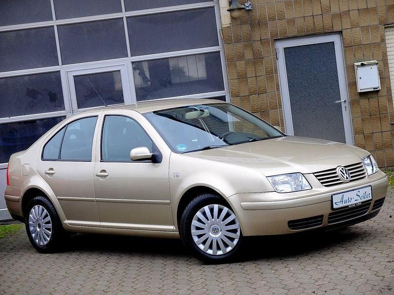 Beige Gebraucht 2002 VW Bora Comfortline Limousine | 3.990 € (Teuer) - Bild 1/4