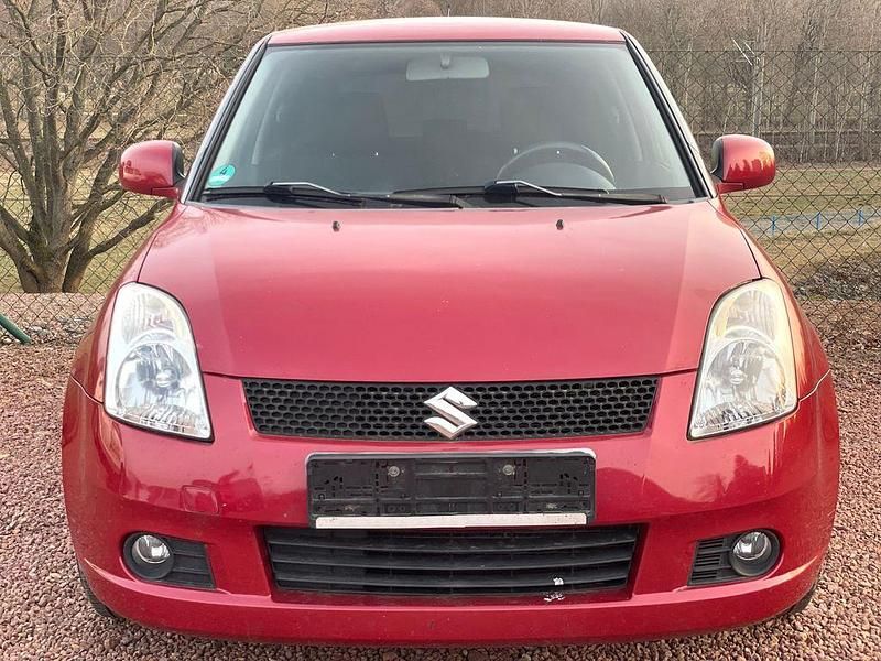 Gebraucht Suzuki Swift Club 92 PS (67 kW) 2007 Rot Kleinwagen