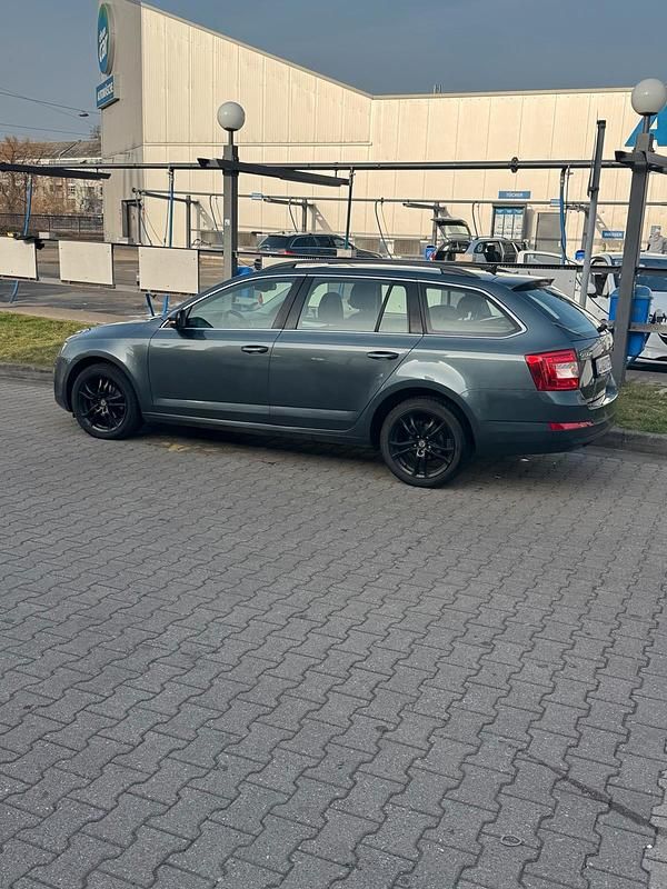 Gebraucht Skoda Octavia 150 PS (110 kW) 2016 Andere farben Kleinwagen