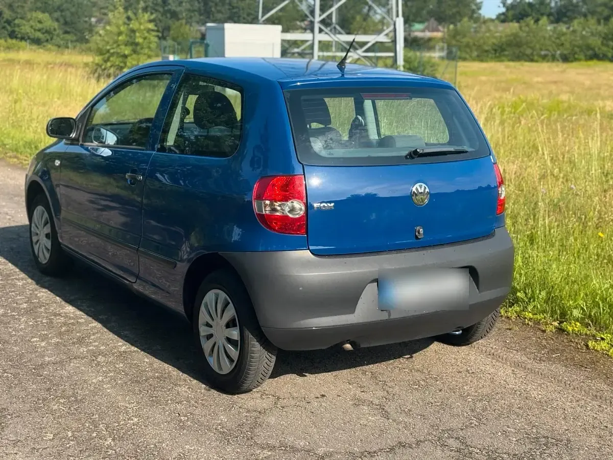 Gebraucht VW Fox 60 PS (44 kW) 2011 Blau Kleinwagen