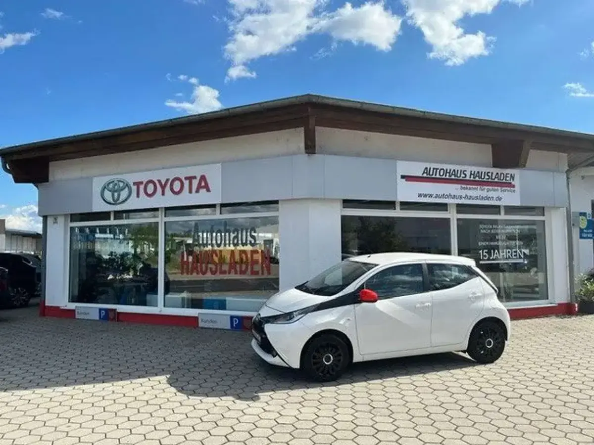 Gebraucht Toyota Aygo X-play 69 PS (50 kW) 2017 Weiß Kleinwagen