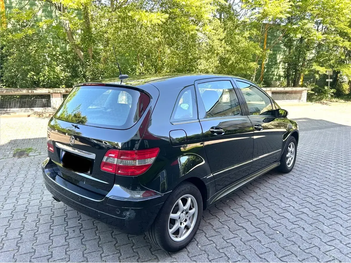 Używany Mercedes B150 95 KM (69 kW) 2007 Czarny Minivan