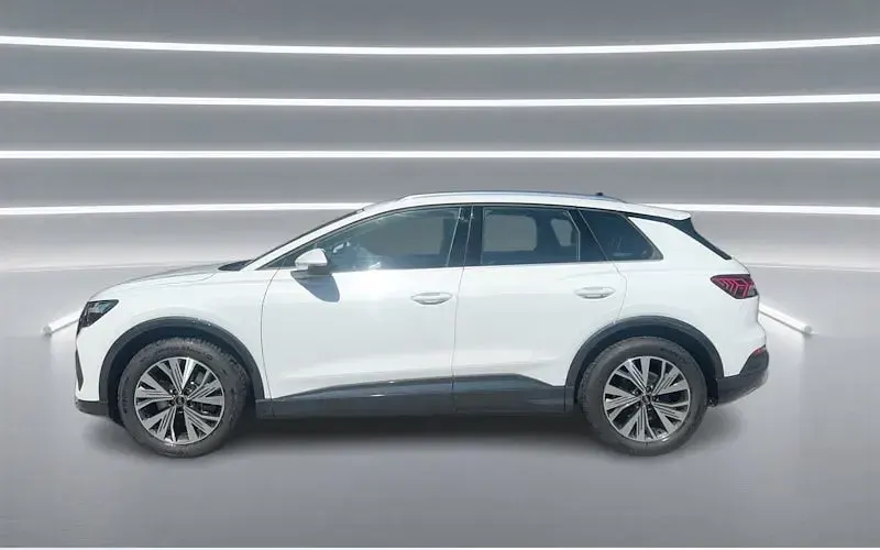 Gebraucht Audi Q4 e-tron Advanced 150 kW (204 PS) 2023 Gletscherweiß metallic SUV