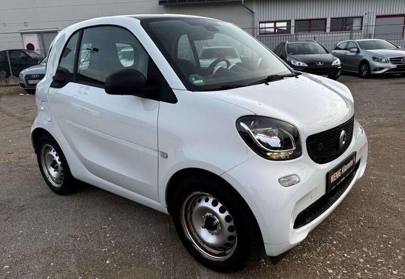 Weiß Gebraucht 2018 Smart ForTwo Electric Drive Coupé | 7.499 € (Fairer Preis) - Bild 1/2