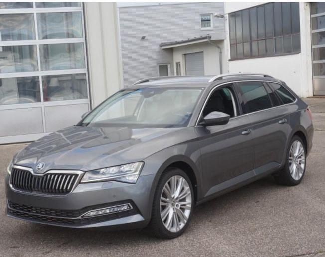 Gebraucht Skoda Superb Style 200 PS (147 kW) 2022 Silber Kombi