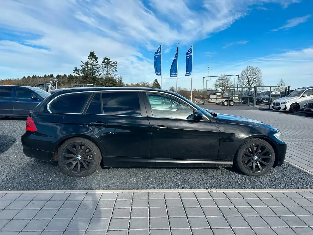 Gebraucht BMW 325 204 PS (150 kW) 2012 Schwarz Kombi