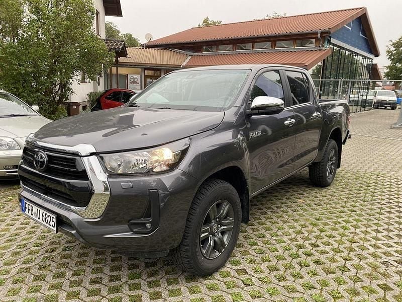 Marlingrau Neu 2024 Toyota HiLux Comfort Abholung | 47.390 € (Fairer Preis) - Bild 1/4