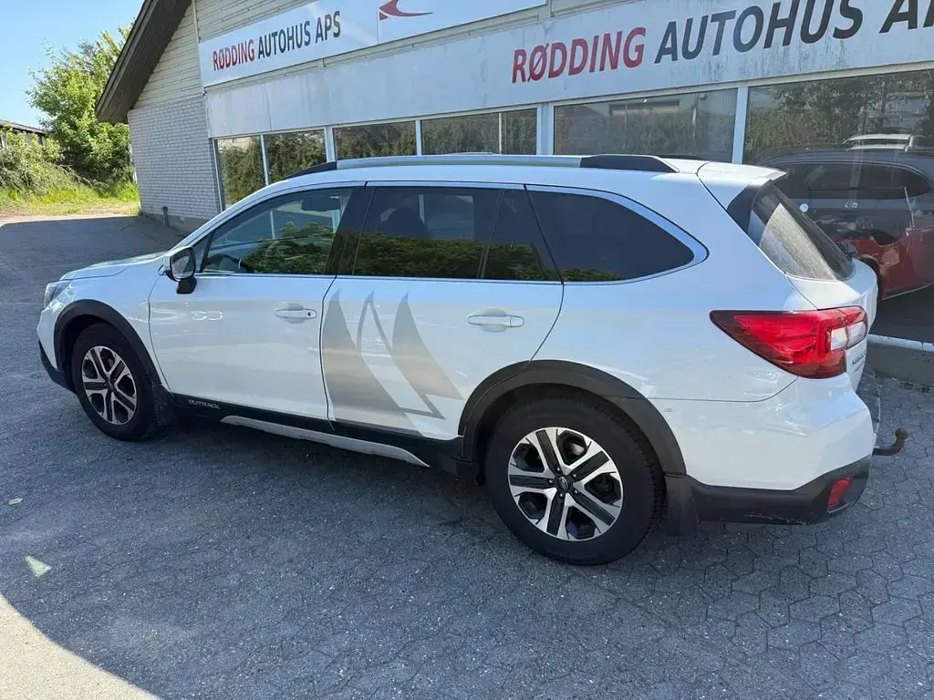Käytetty Subaru Outback Active 175 HP (128 kW) 2018 Valkoinen Farmari