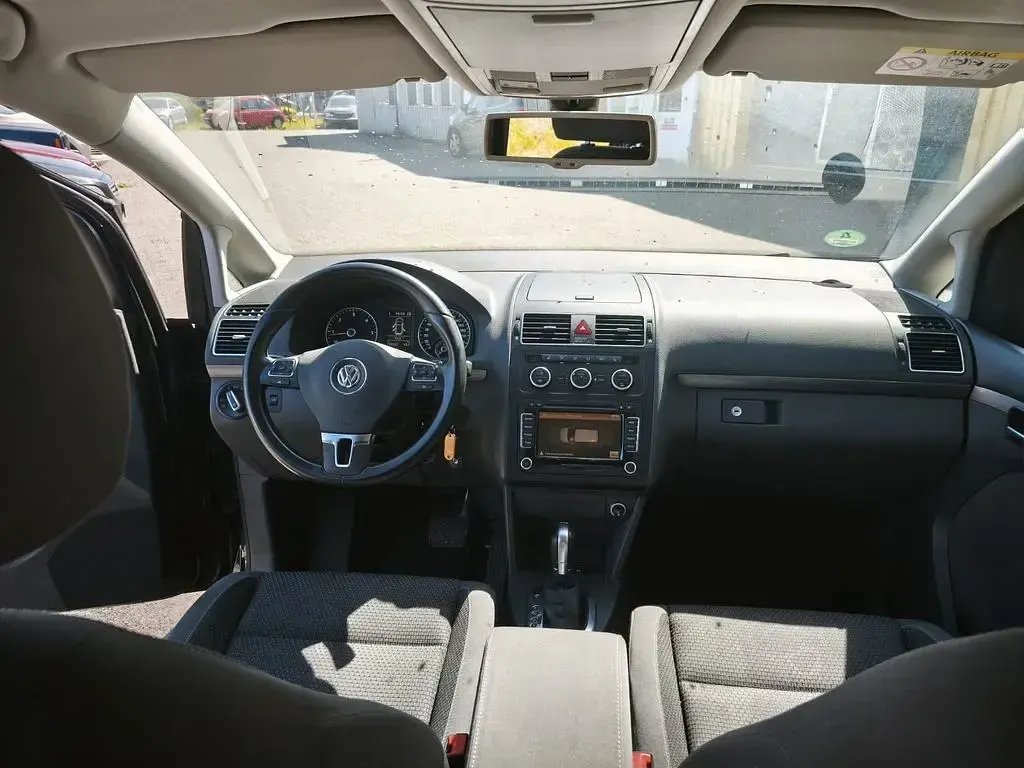 Gebraucht VW Touran Cup 105 PS (77 kW) 2015 Schwarz Van / Kleinbus