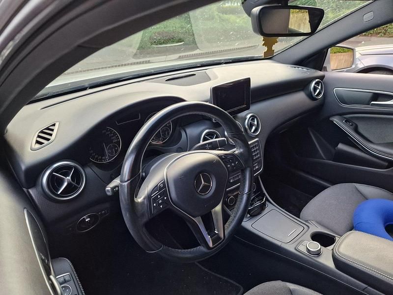 Gebraucht Mercedes A180 122 PS (89 kW) 2014 Silber Kleinwagen