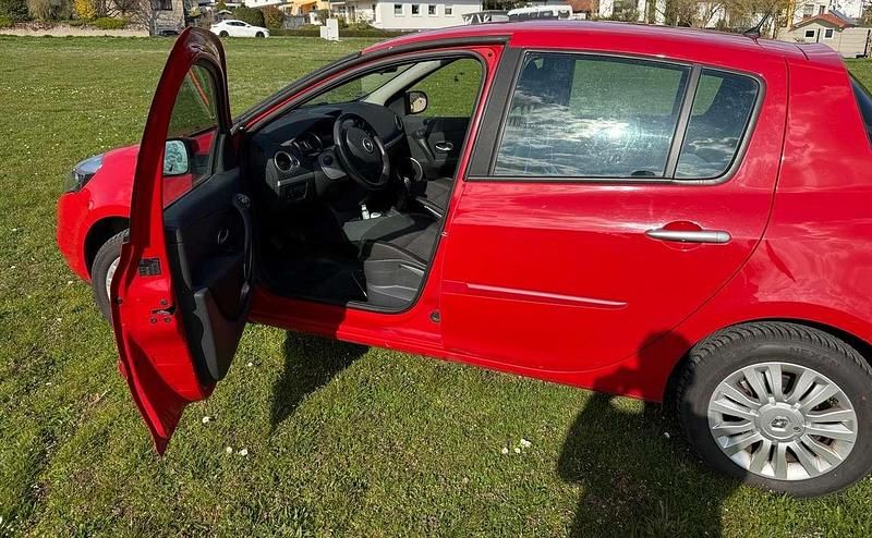 Gebraucht Renault Clio II Expression 75 PS (55 kW) 2009 Rot Limousine