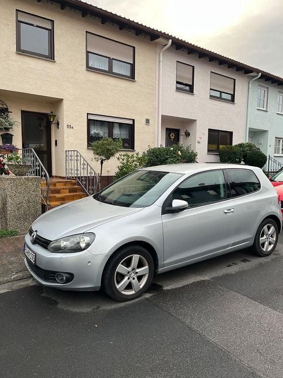 Silber Gebraucht 2010 VW Golf VI Team Limousine | 5.900 € (Guter Preis) - Bild 1/4