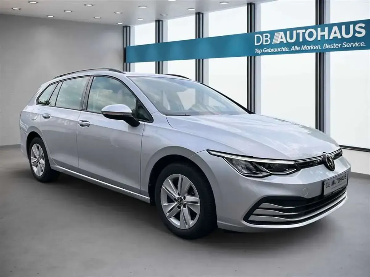 Gebraucht VW Golf VIII Life 110 PS (80 kW) 2024 Silber Kombi