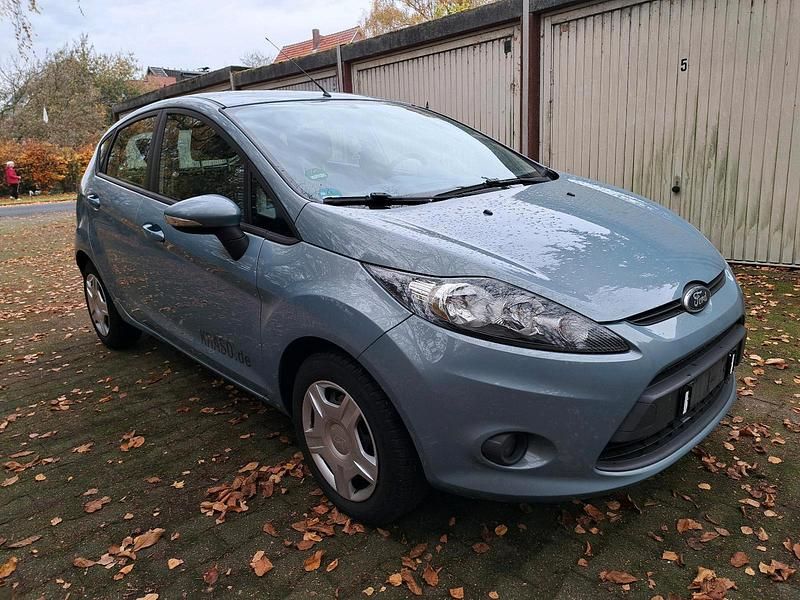 Grau Gebraucht 2010 Ford Fiesta Kleinwagen | 2.650 € (Fairer Preis) - Bild 1/4